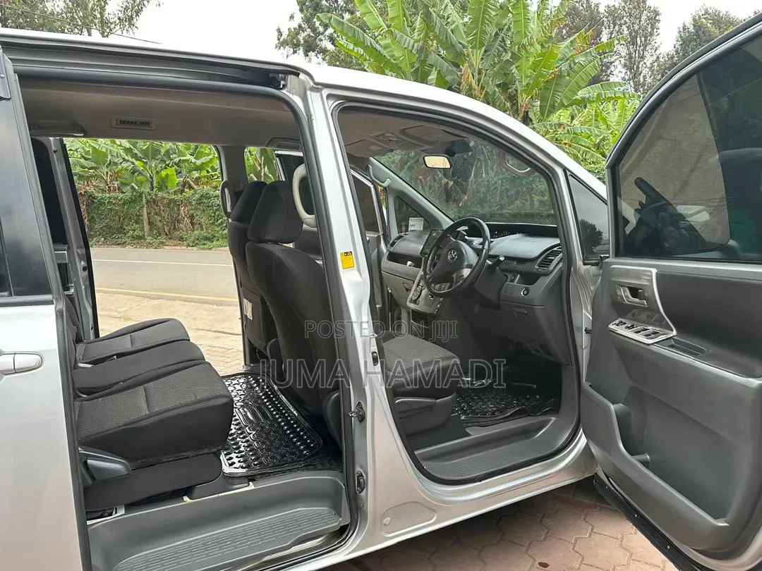 Toyota Noah 2008 Silver