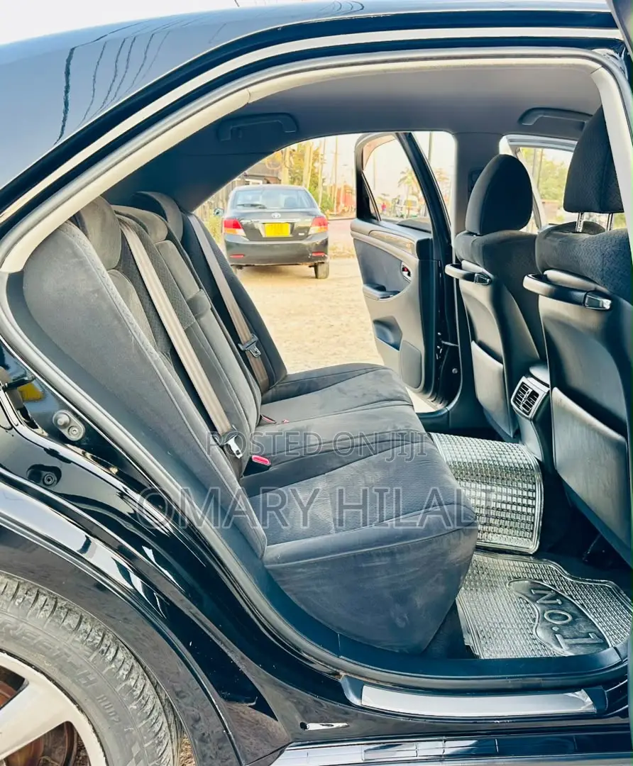 Toyota Crown 2006 Black