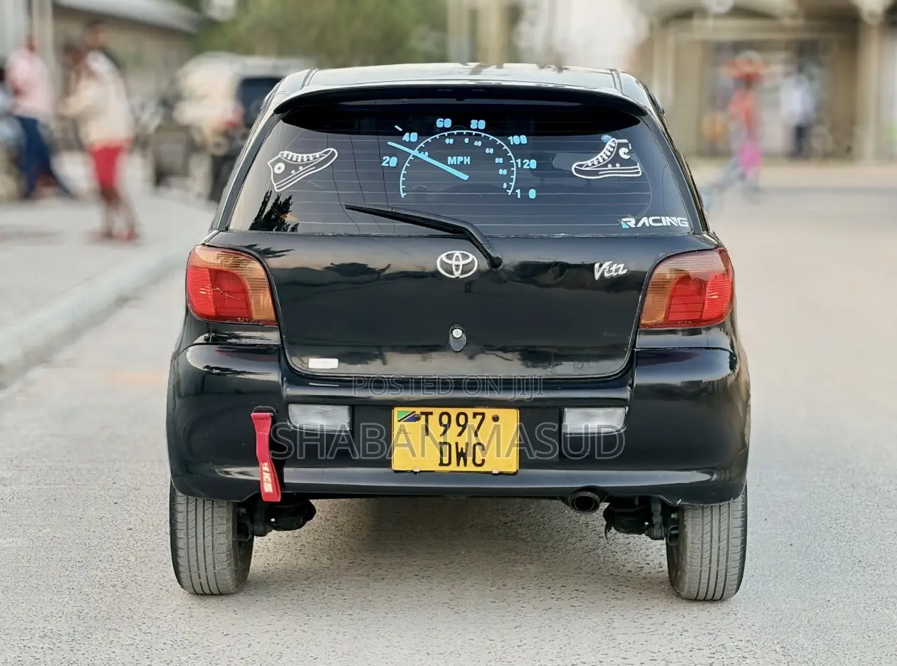 Toyota Vitz 1.3 AWD 5dr 2005 Black