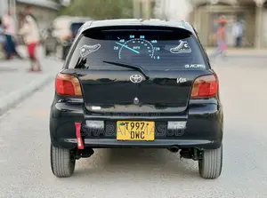Toyota Vitz 1.3 AWD 5dr 2005 Black