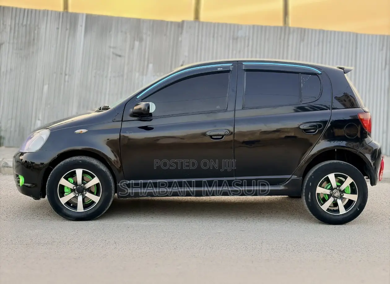 Toyota Vitz 1.3 AWD 5dr 2005 Black