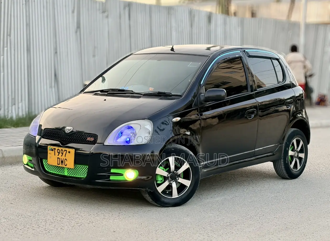 Toyota Vitz 1.3 AWD 5dr 2005 Black