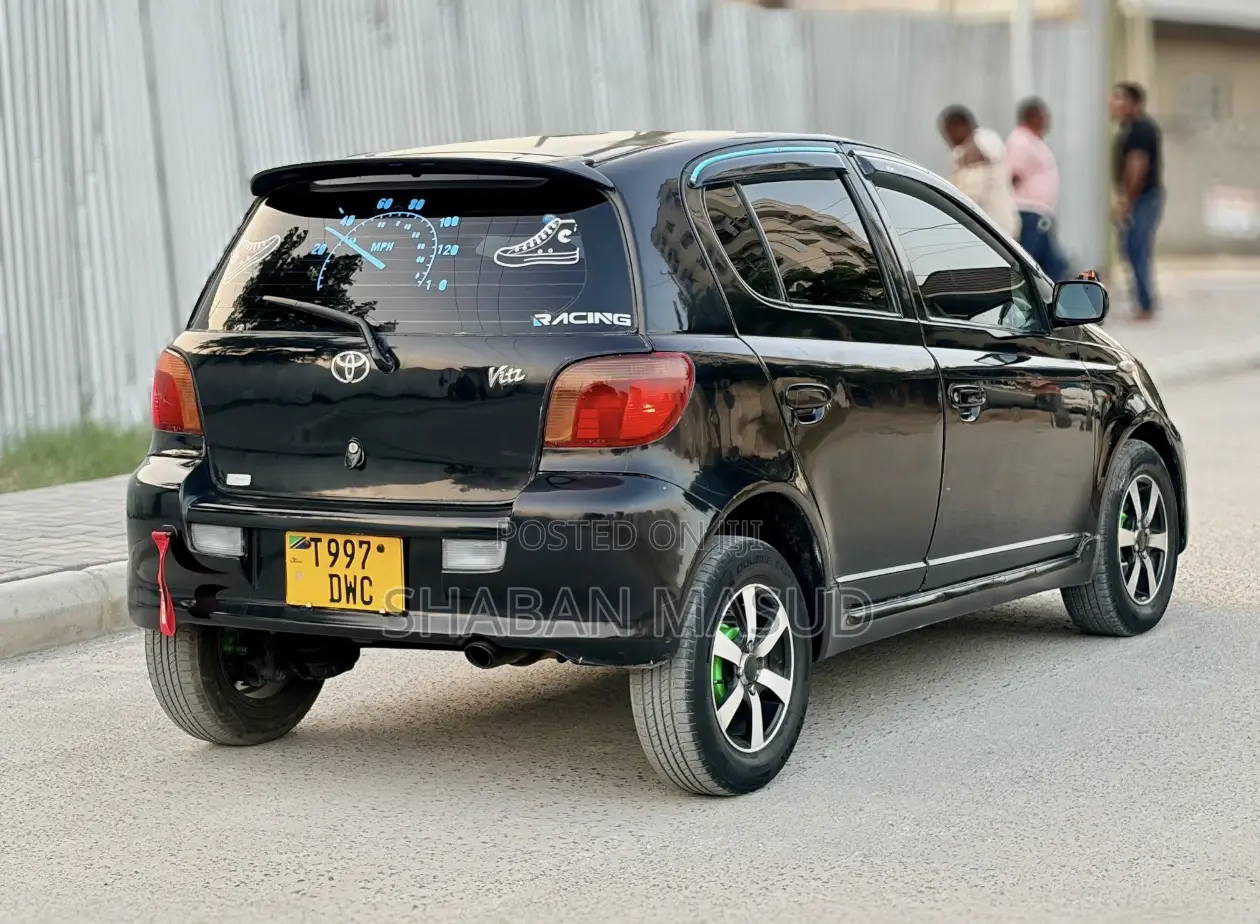 Toyota Vitz 1.3 AWD 5dr 2005 Black