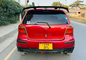 Toyota Vitz 1.0 FWD 5dr 2006 Maroon