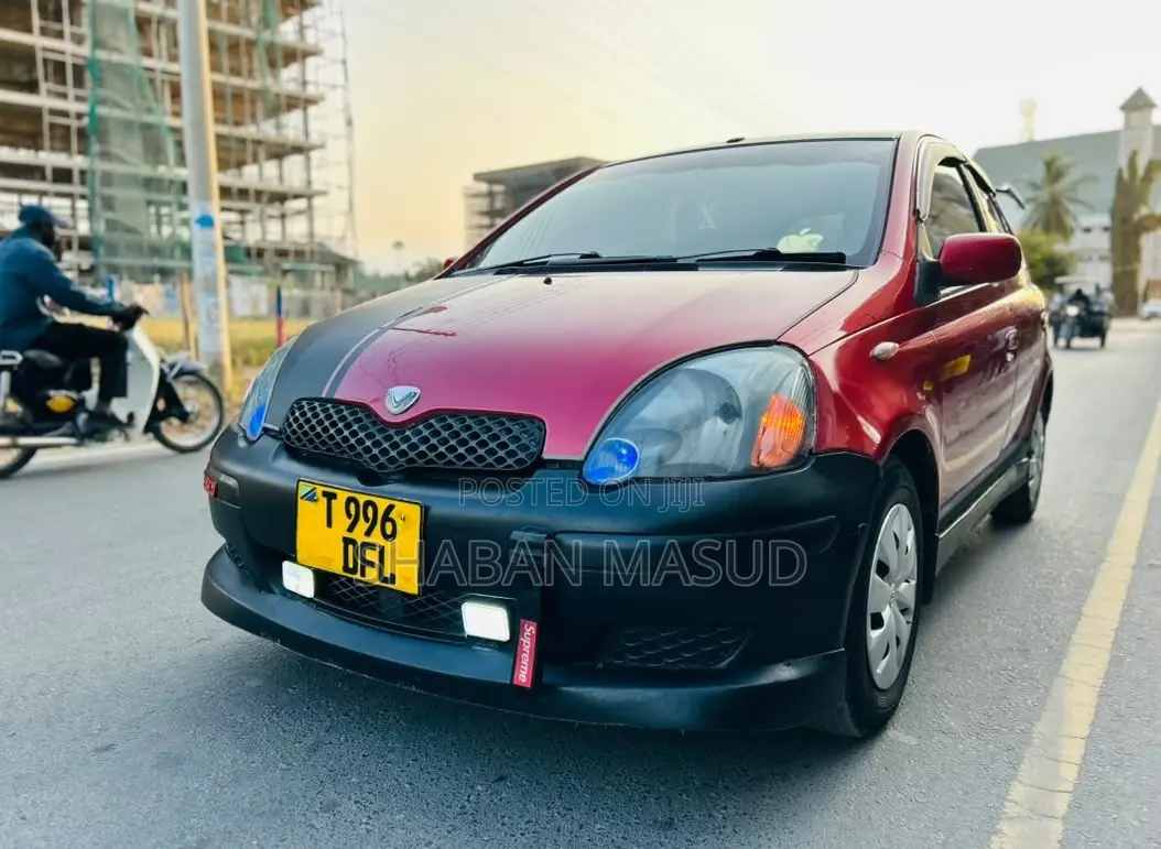 Toyota Vitz 1.0 FWD 5dr 2006 Maroon