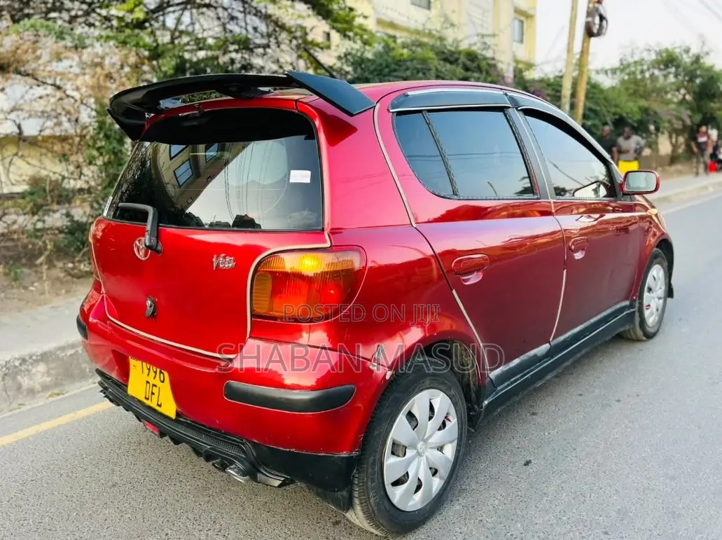 Toyota Vitz 1.0 FWD 5dr 2006 Maroon