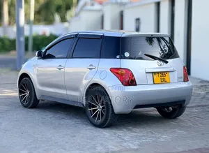 Toyota IST 2004 Silver