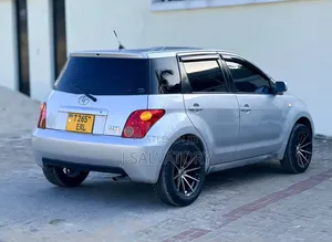 Toyota IST 2004 Silver