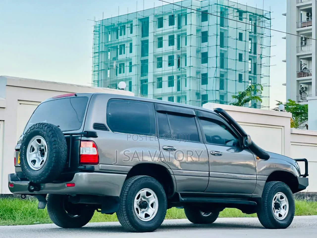 Toyota Land Cruiser 1999 Gray