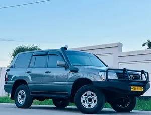 Toyota Land Cruiser 1999 Gray