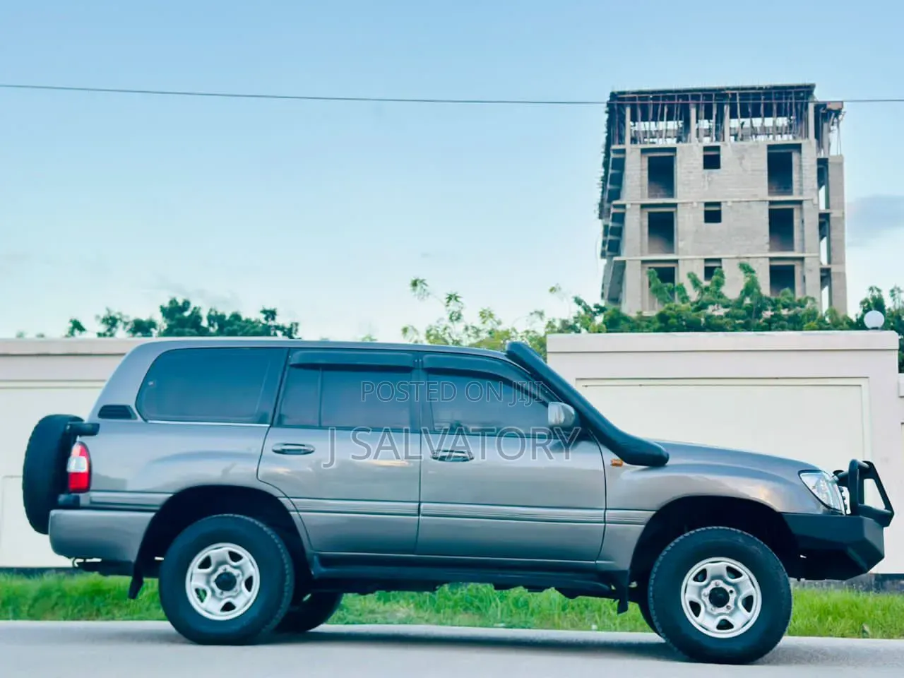 Toyota Land Cruiser 1999 Gray
