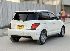 Toyota IST 2002 White
