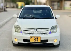 Toyota IST 2002 White
