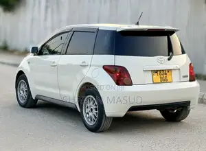 Toyota IST 2002 White