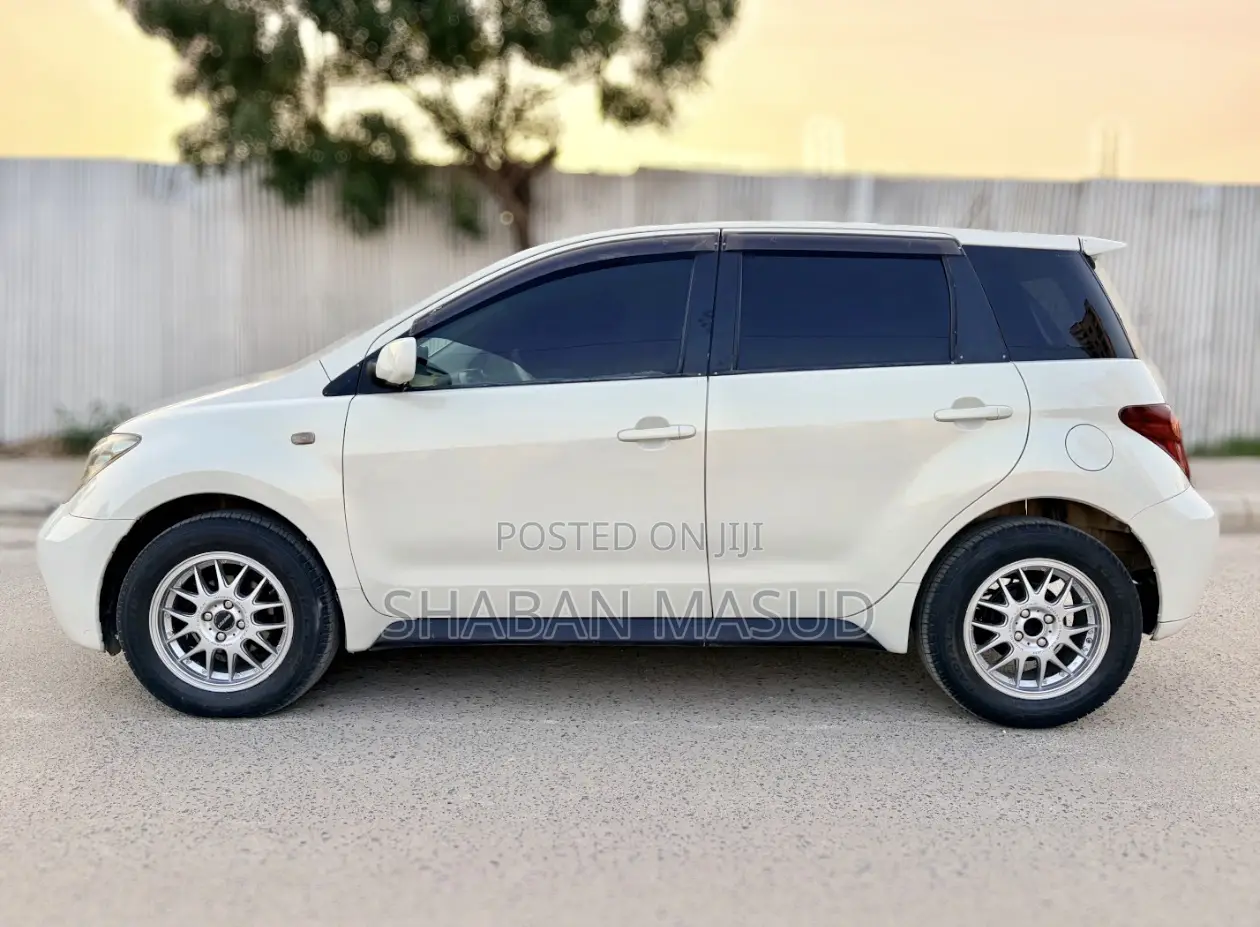Toyota IST 2002 White