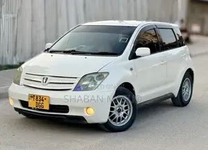 Toyota IST 2002 White