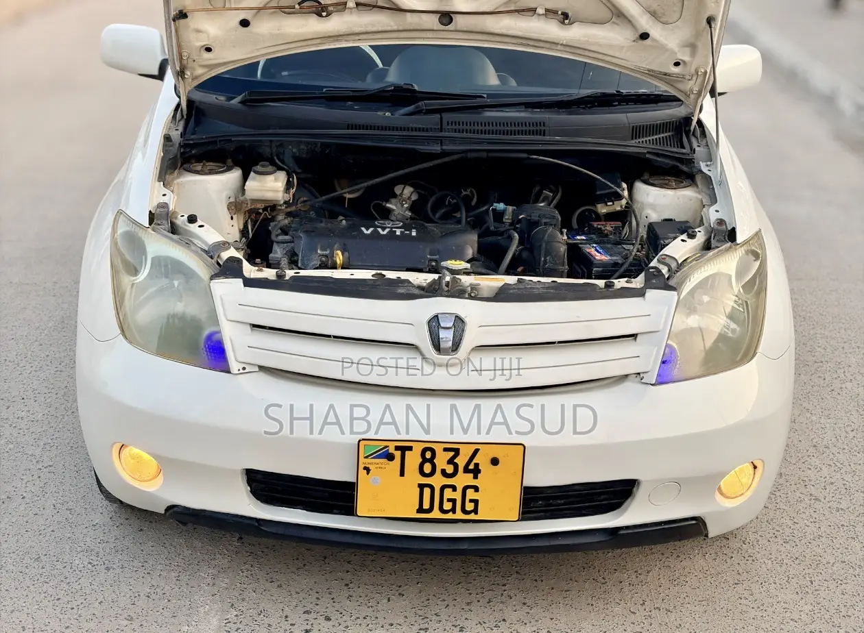 Toyota IST 2002 White