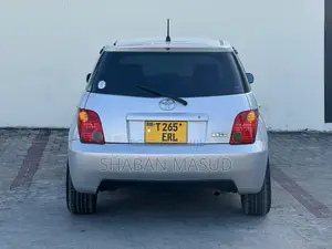 Toyota IST 2005 Silver