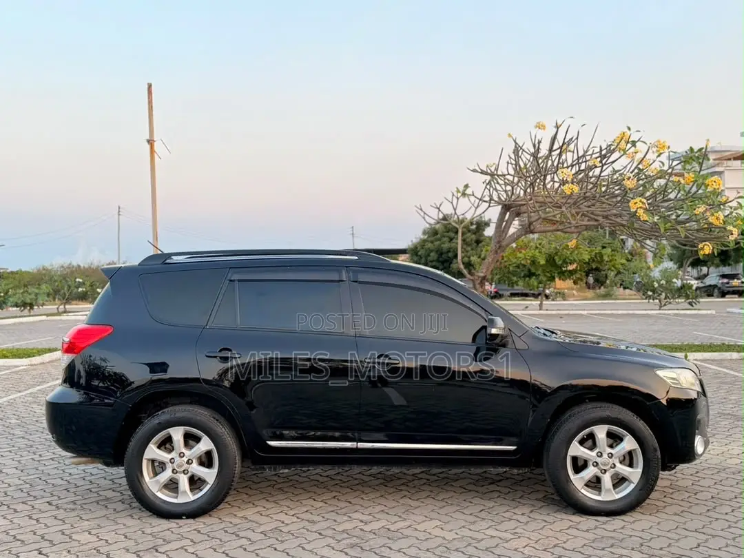 Toyota Vanguard 2010 Black