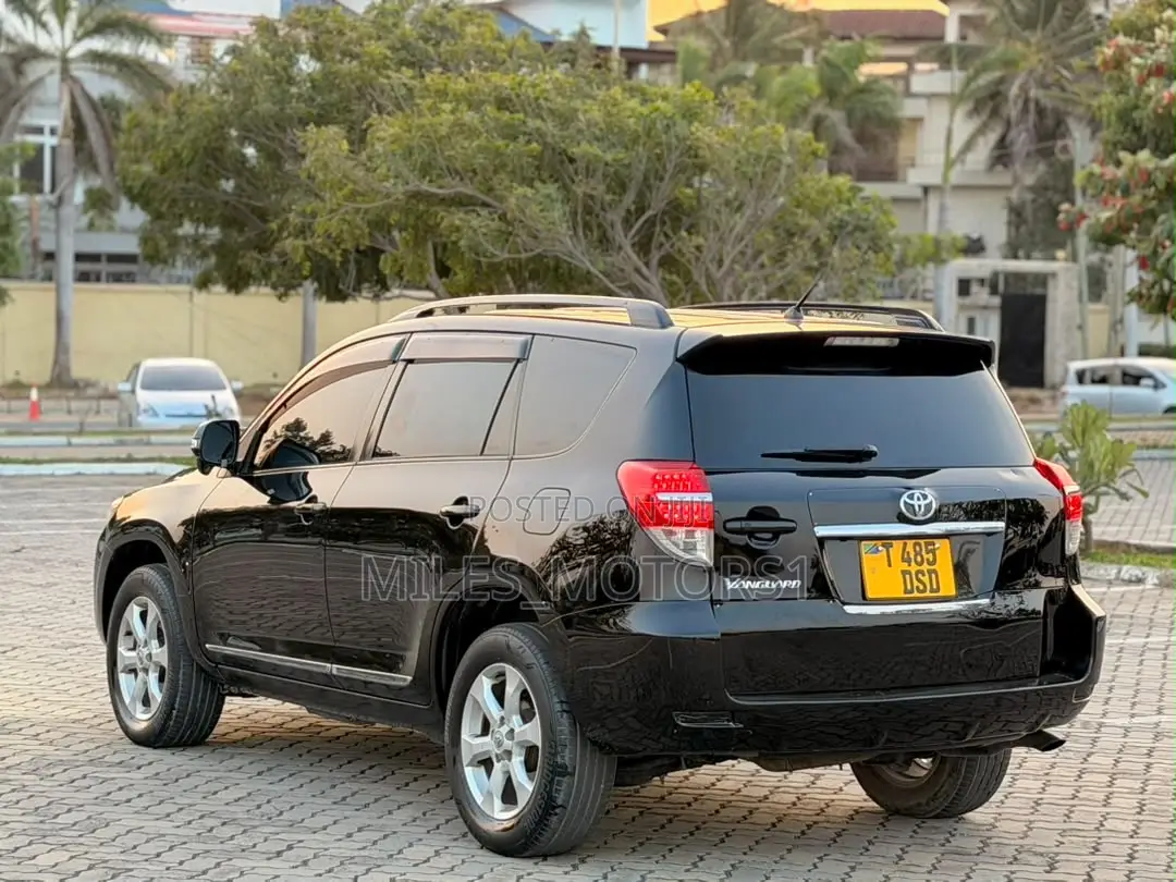 Toyota Vanguard 2010 Black