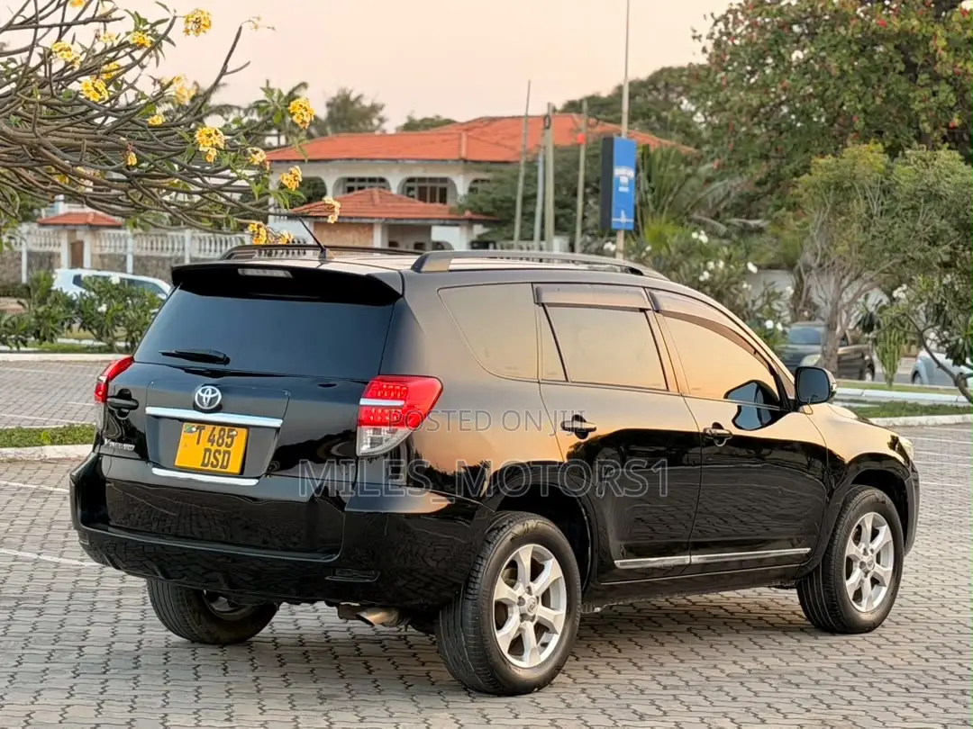 Toyota Vanguard 2010 Black
