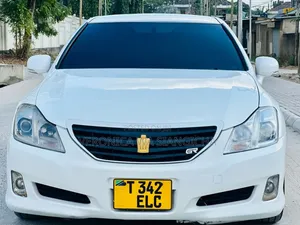 Toyota Crown 2010 White