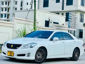 Toyota Crown 2010 White