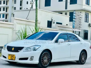 Toyota Crown 2010 White