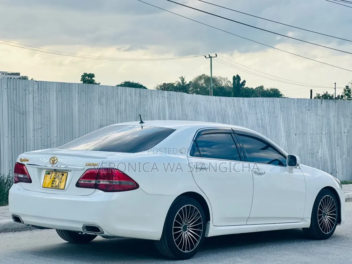 Toyota Crown 2010 White