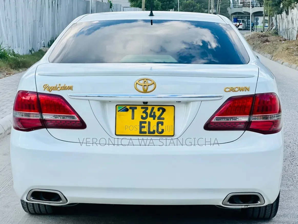 Toyota Crown 2010 White