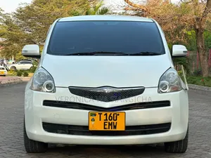Toyota Ractis 2010 White