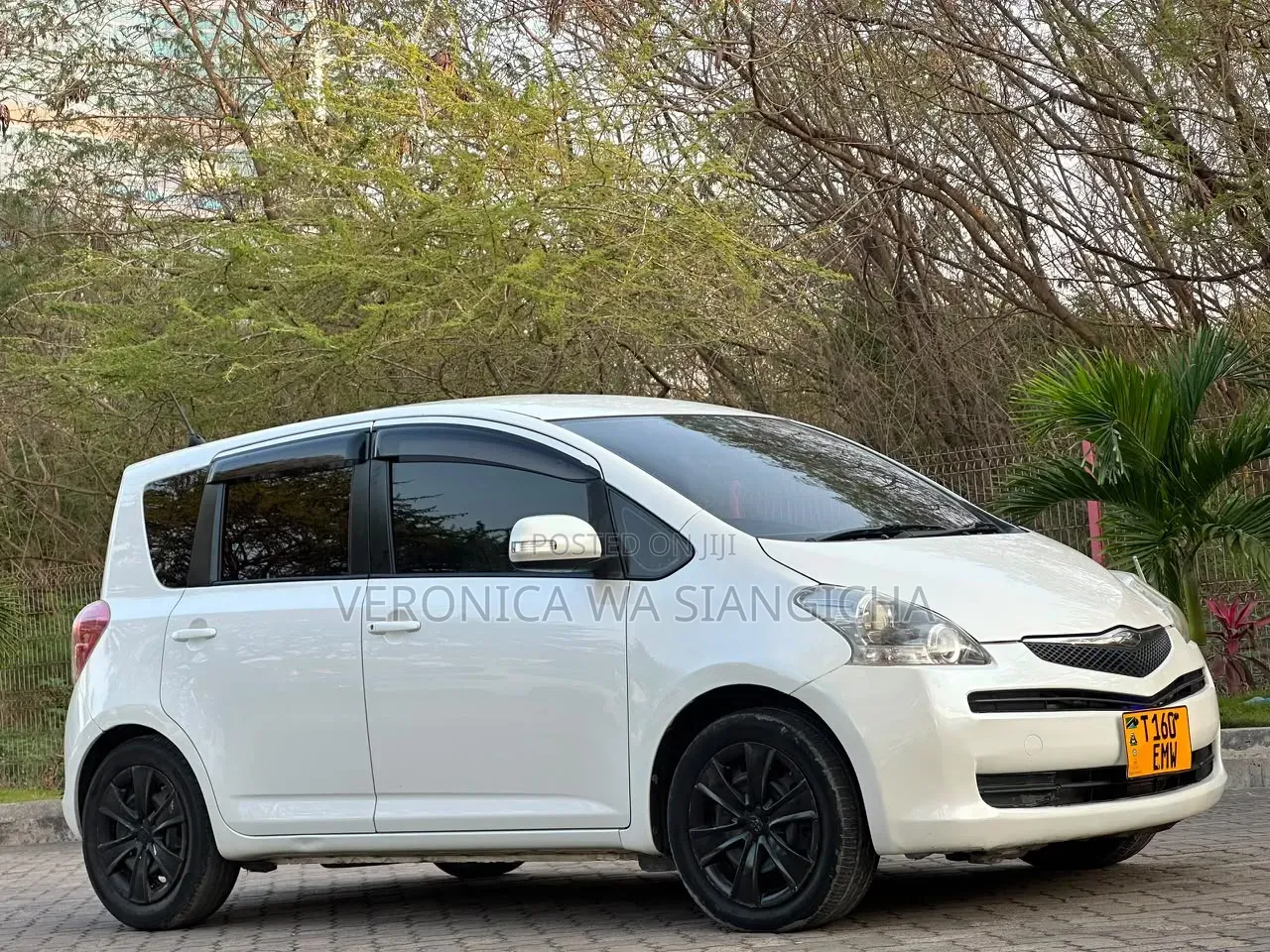 Toyota Ractis 2010 White