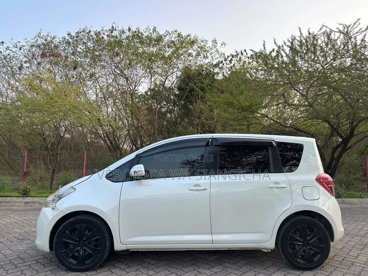 Toyota Ractis 2010 White
