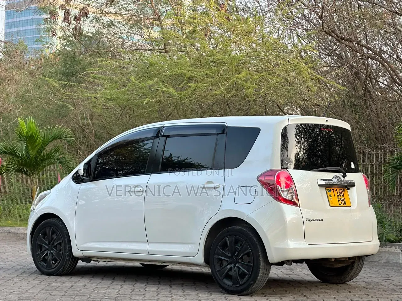 Toyota Ractis 2010 White