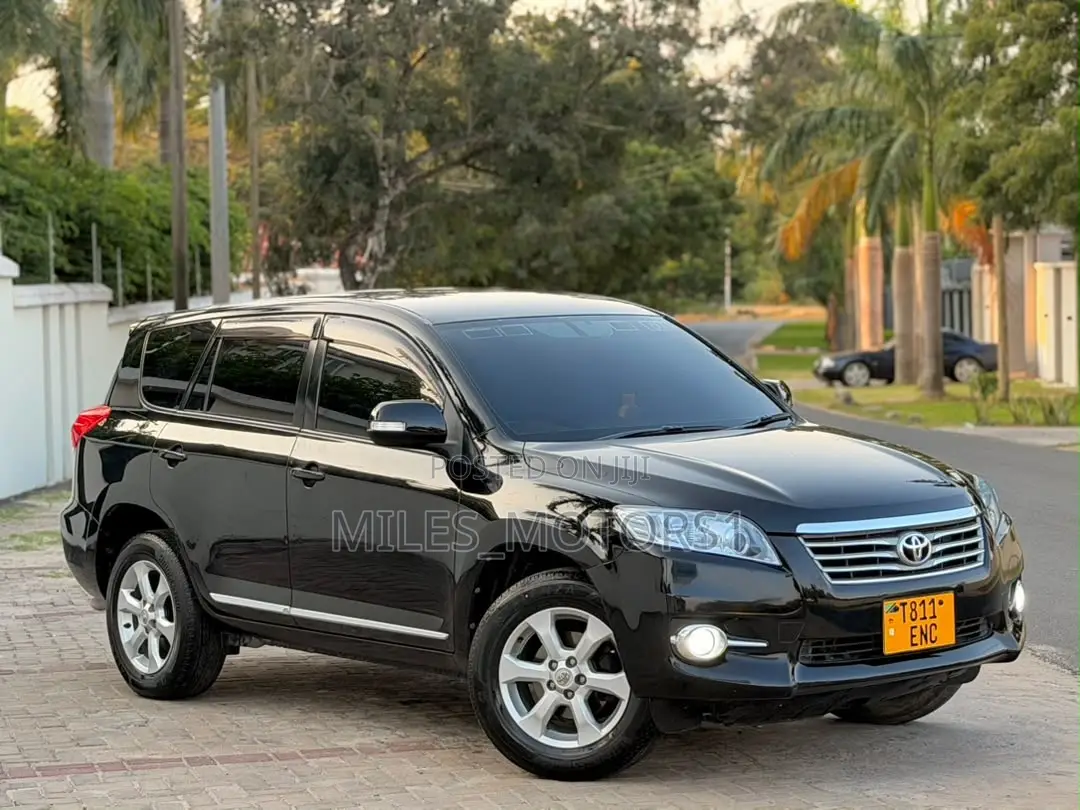 Toyota Vanguard 2011 Black