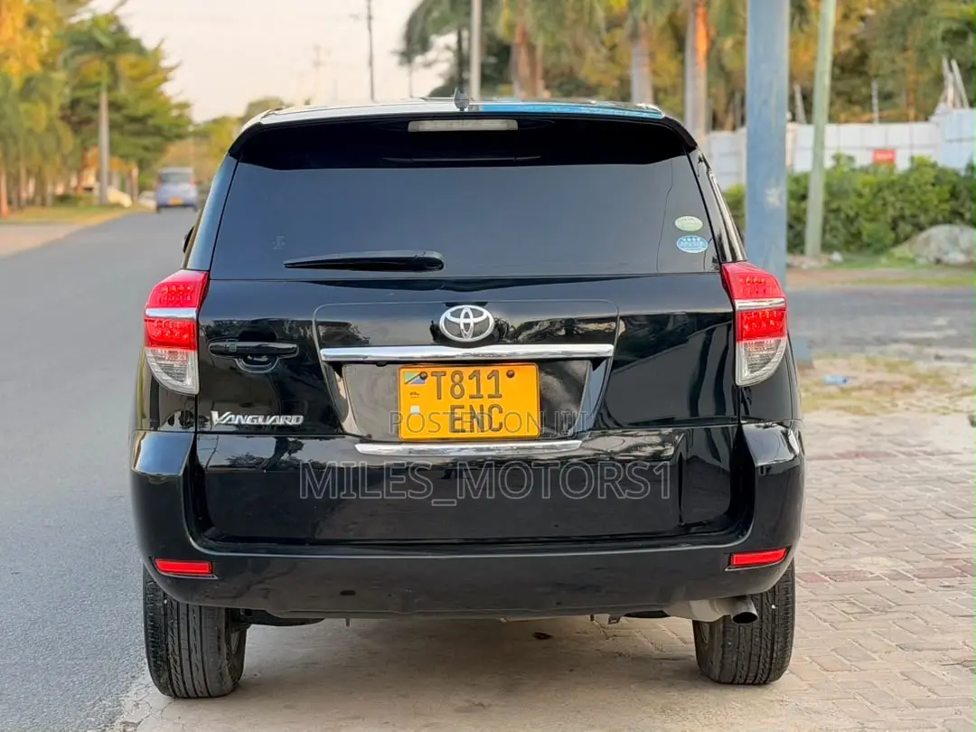 Toyota Vanguard 2011 Black