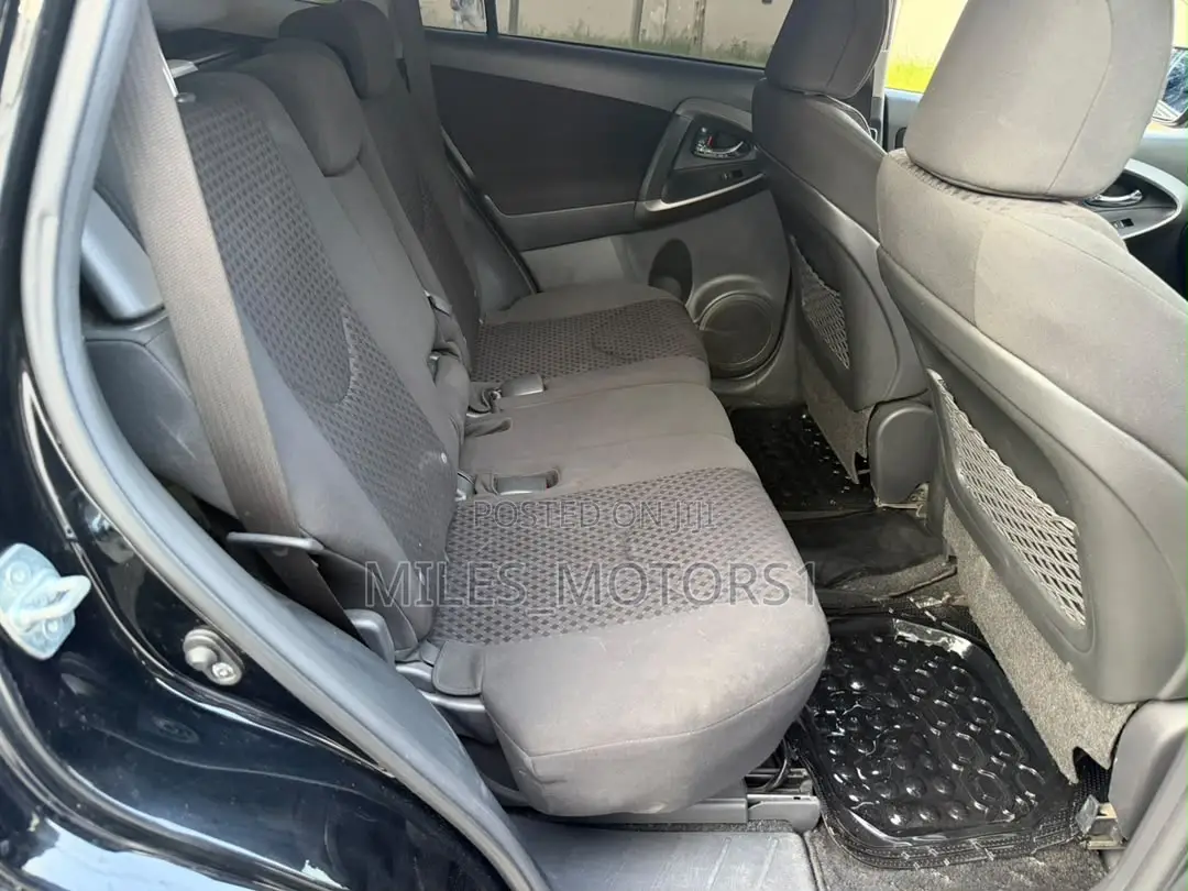 Toyota Vanguard 2011 Black
