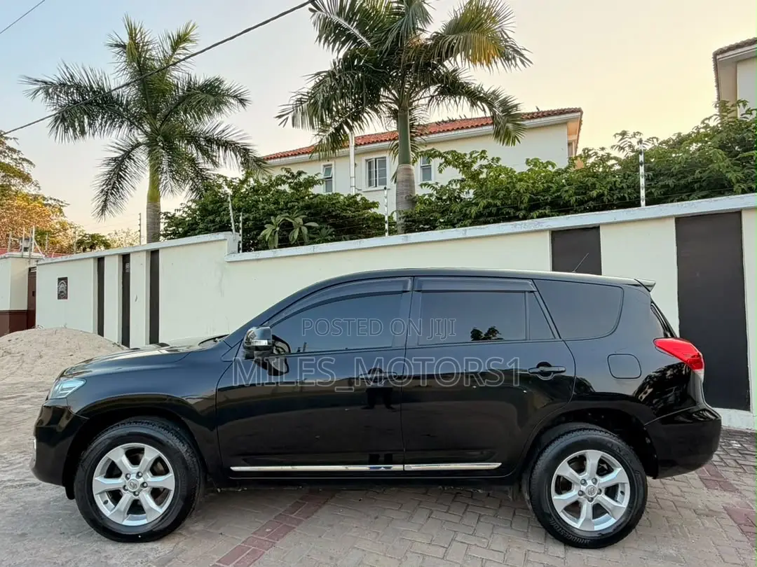 Toyota Vanguard 2011 Black