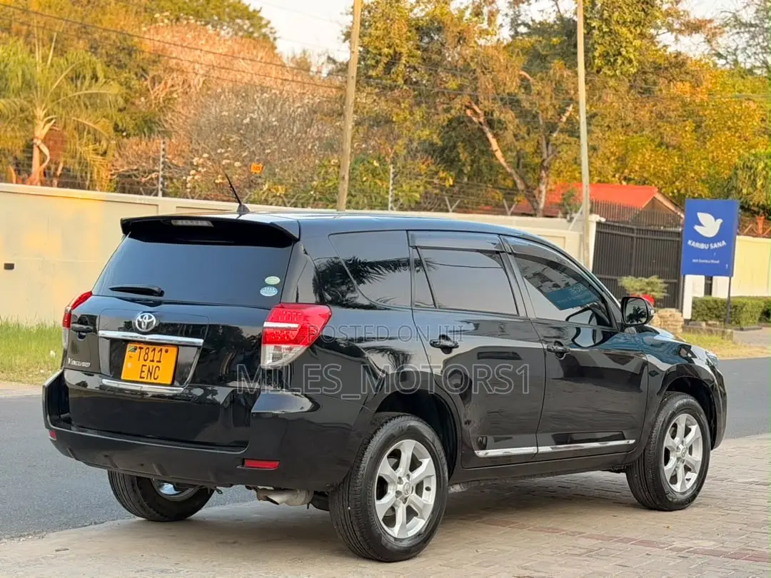 Toyota Vanguard 2011 Black