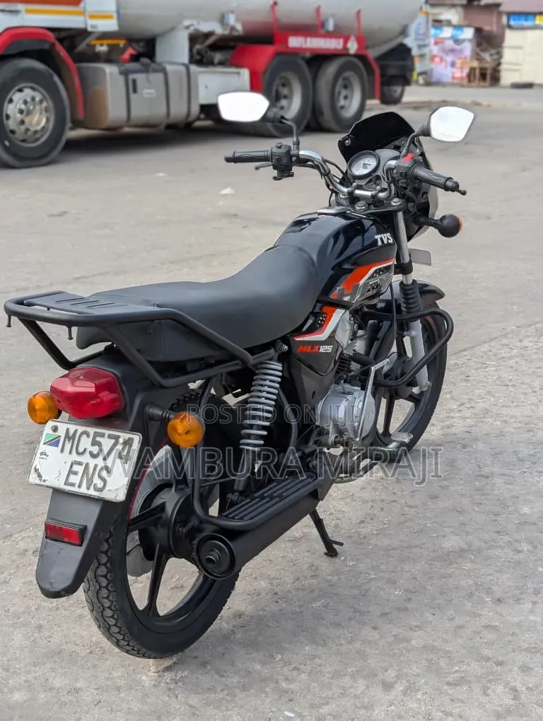 TVS HLX 125 2025 Black