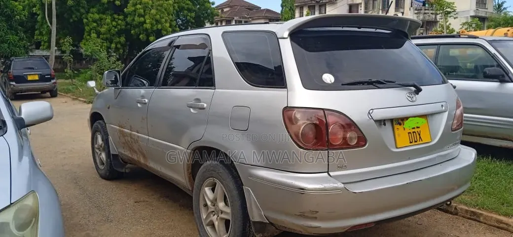 Toyota Harrier 2002 Silver