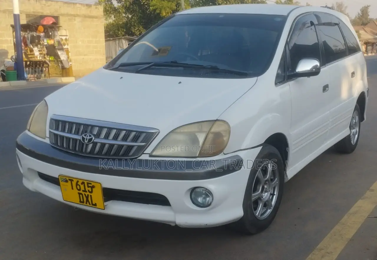 Toyota Nadia 2003 White