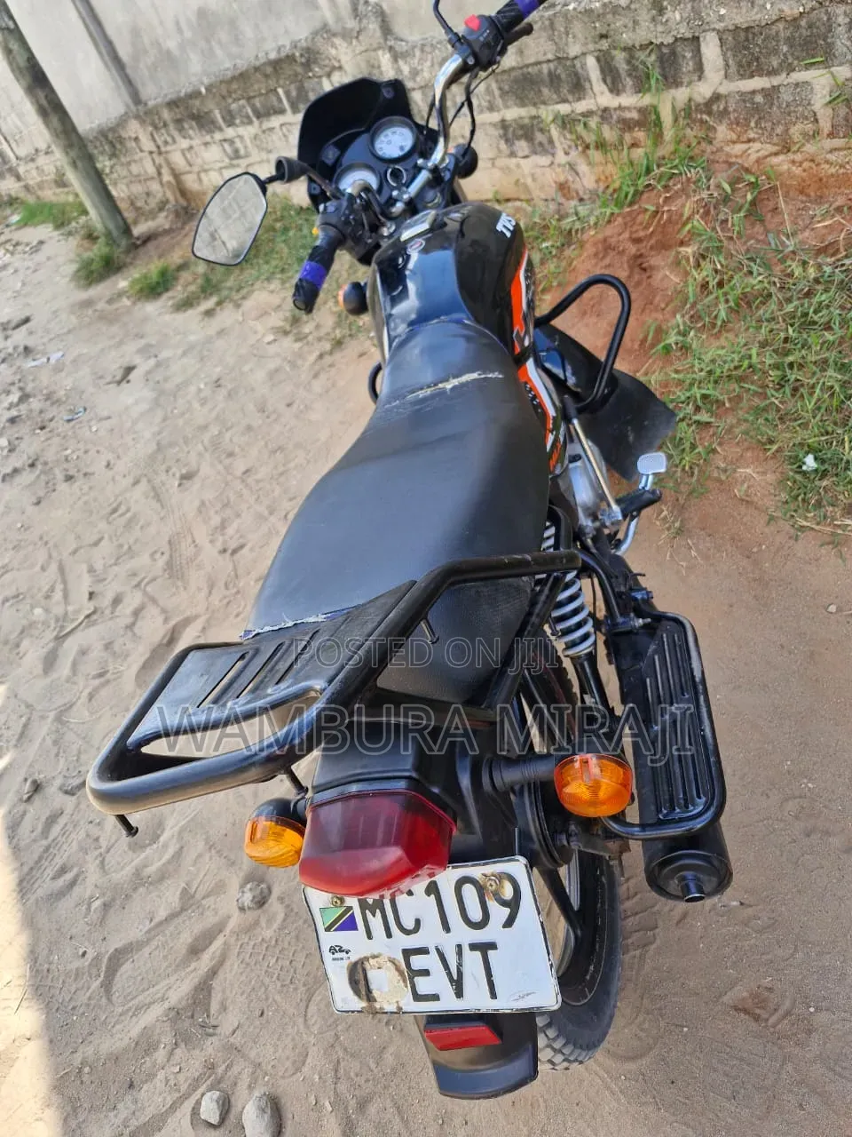 New TVS HLX 125 2025 Black