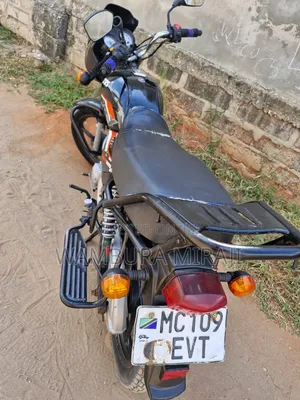New TVS HLX 125 2025 Black