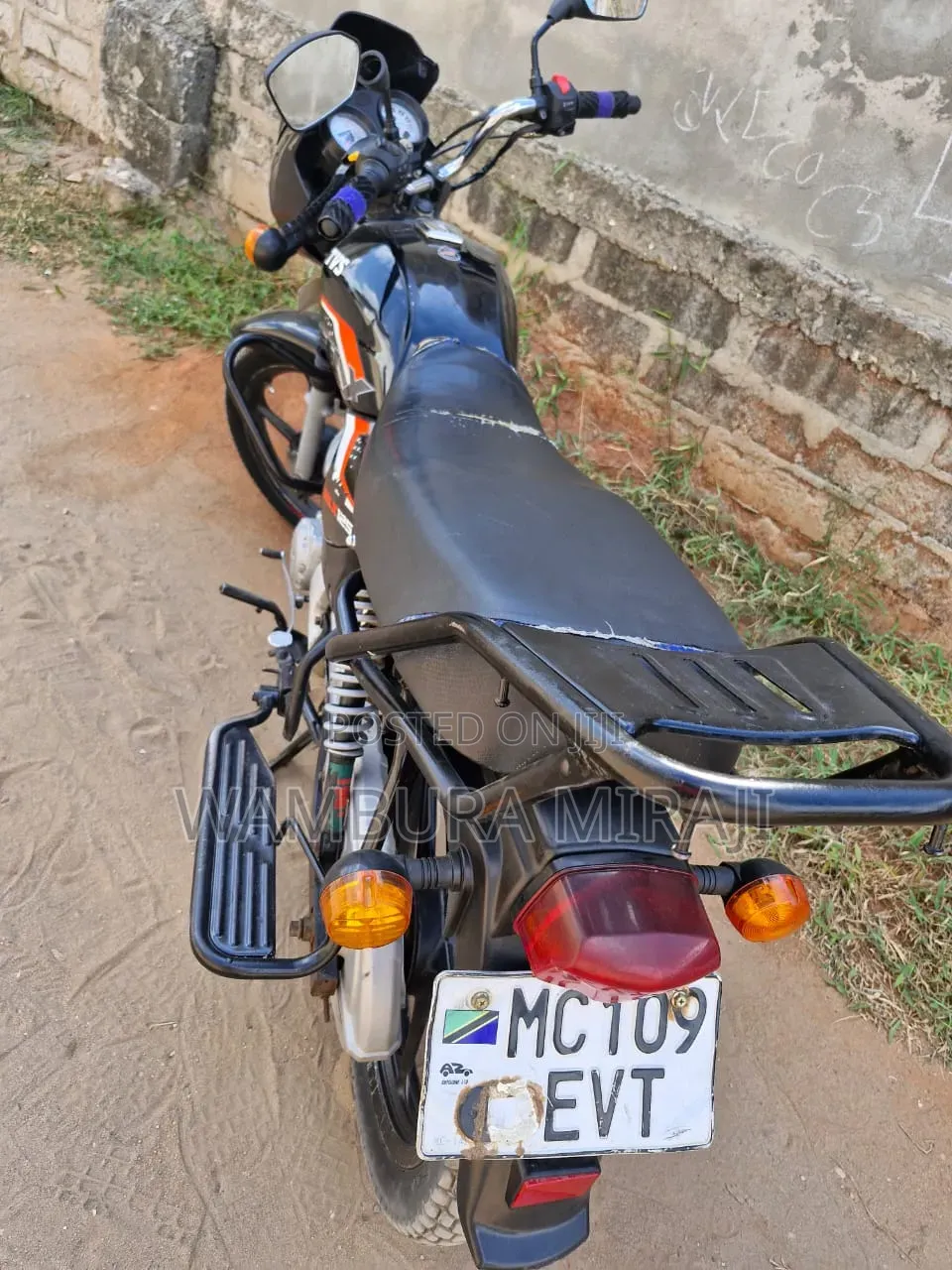 New TVS HLX 125 2025 Black