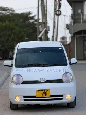 Toyota Sienta 2004