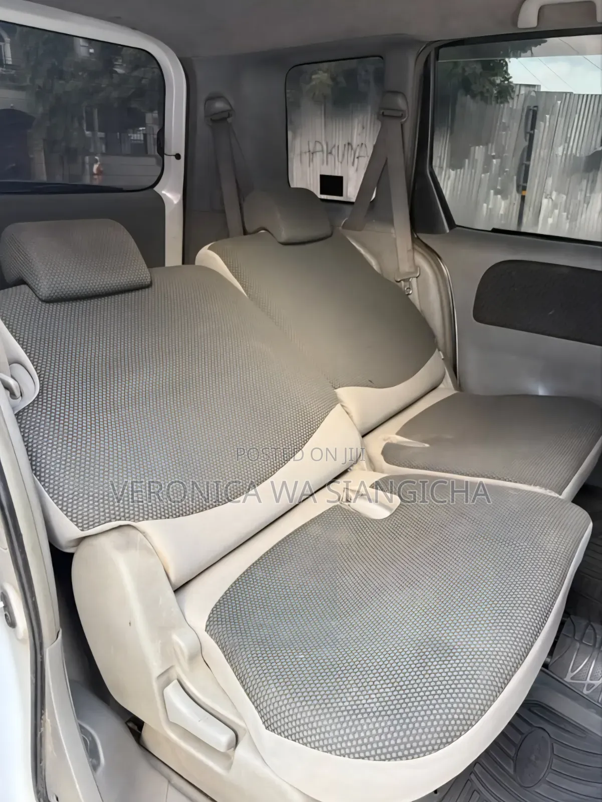 Toyota Sienta 2004