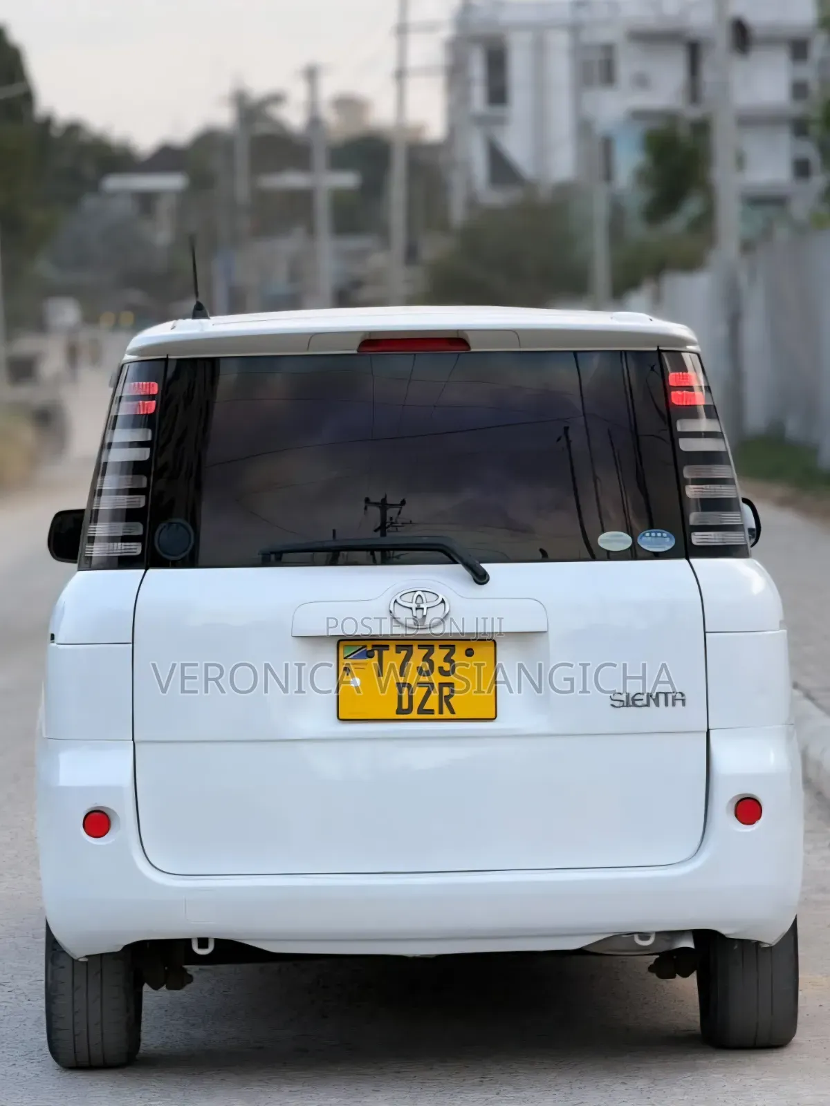 Toyota Sienta 2004