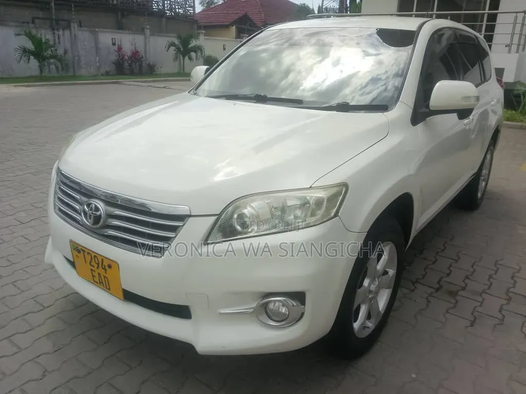 Toyota Vanguard 2011 White