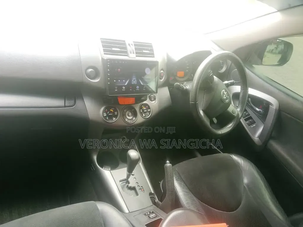 Toyota Vanguard 2011 White